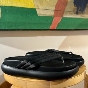 NWOT EGO ‘The Attico Style’ Platform/Chunky Thong Sandal — Black/ Size 7